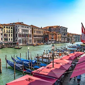  Apartment Ca' Fornoni Grand Canal Italy