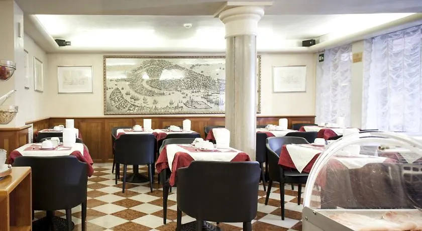 Hotel Commercio & Pellegrino Венеция 3*,  Италия
